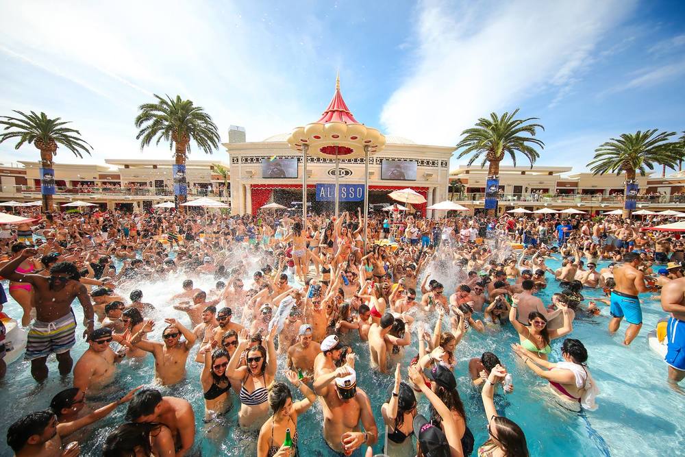 Vegas pool party: 8 tips for dayclub first timers